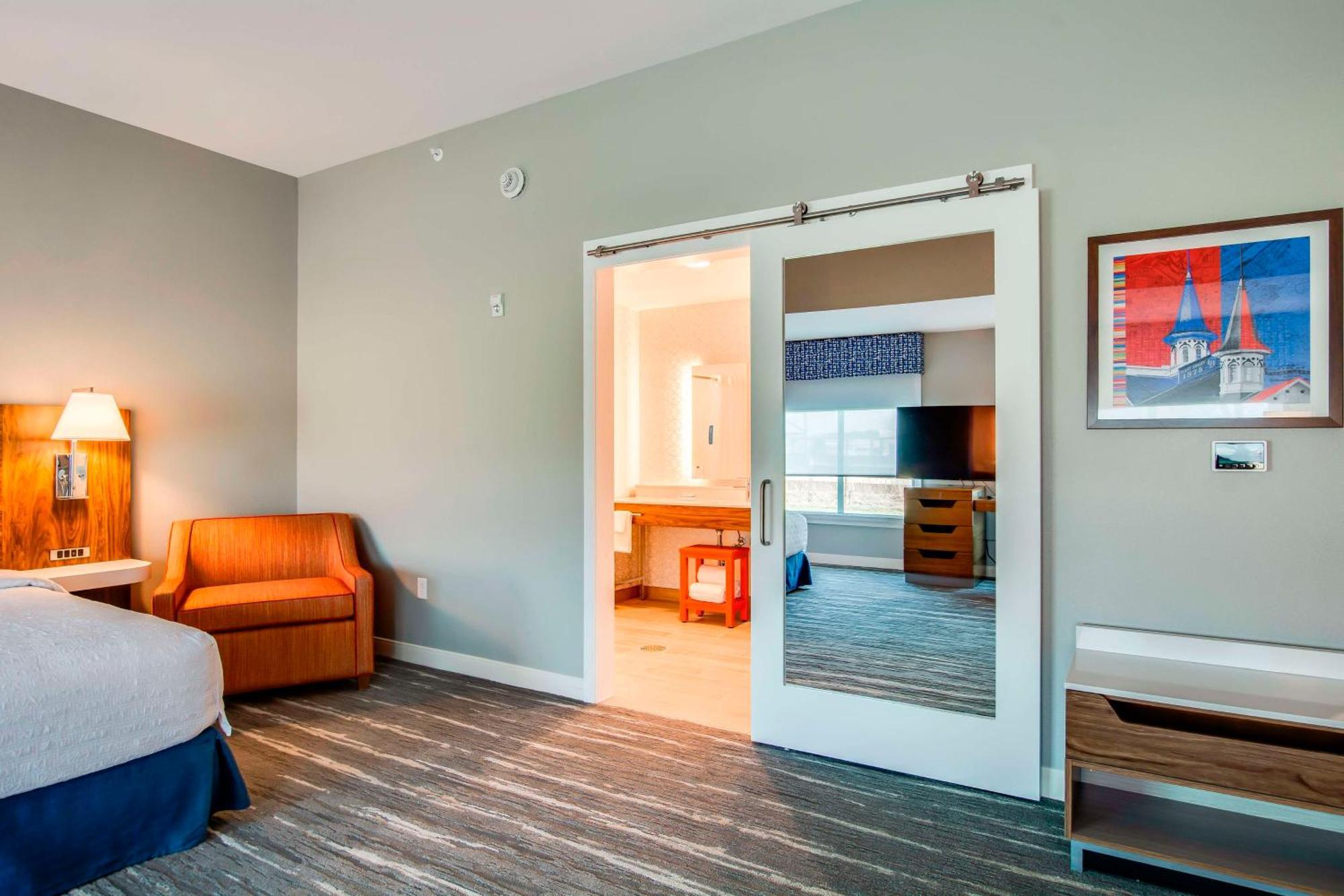 Hampton Inn & Suites By Hilton Louisville East Oxmoor 외부 사진