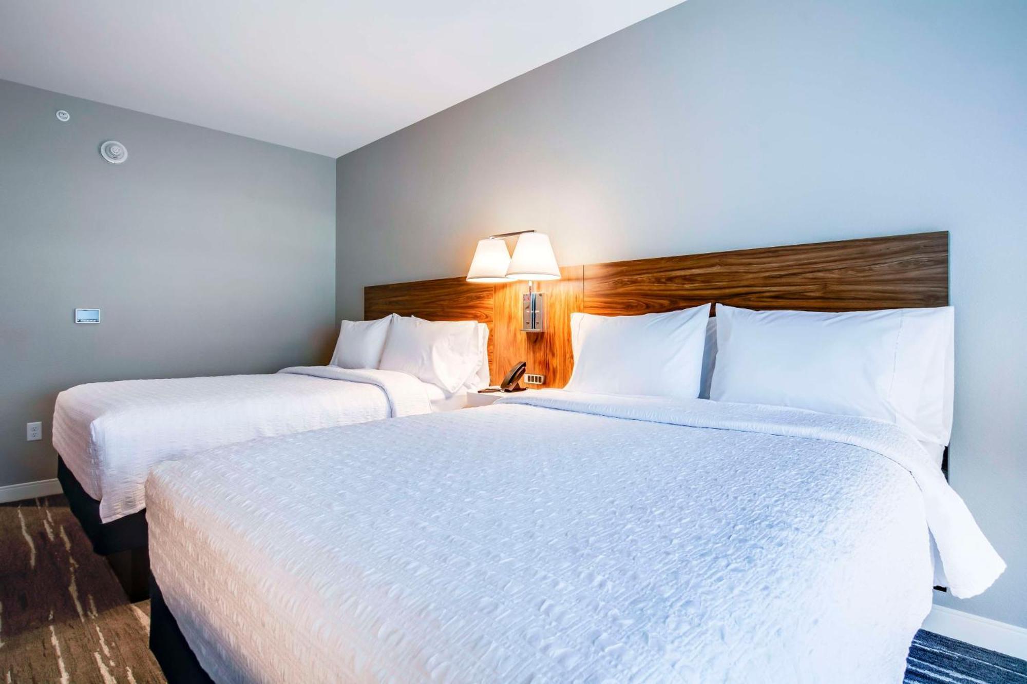 Hampton Inn & Suites By Hilton Louisville East Oxmoor 외부 사진