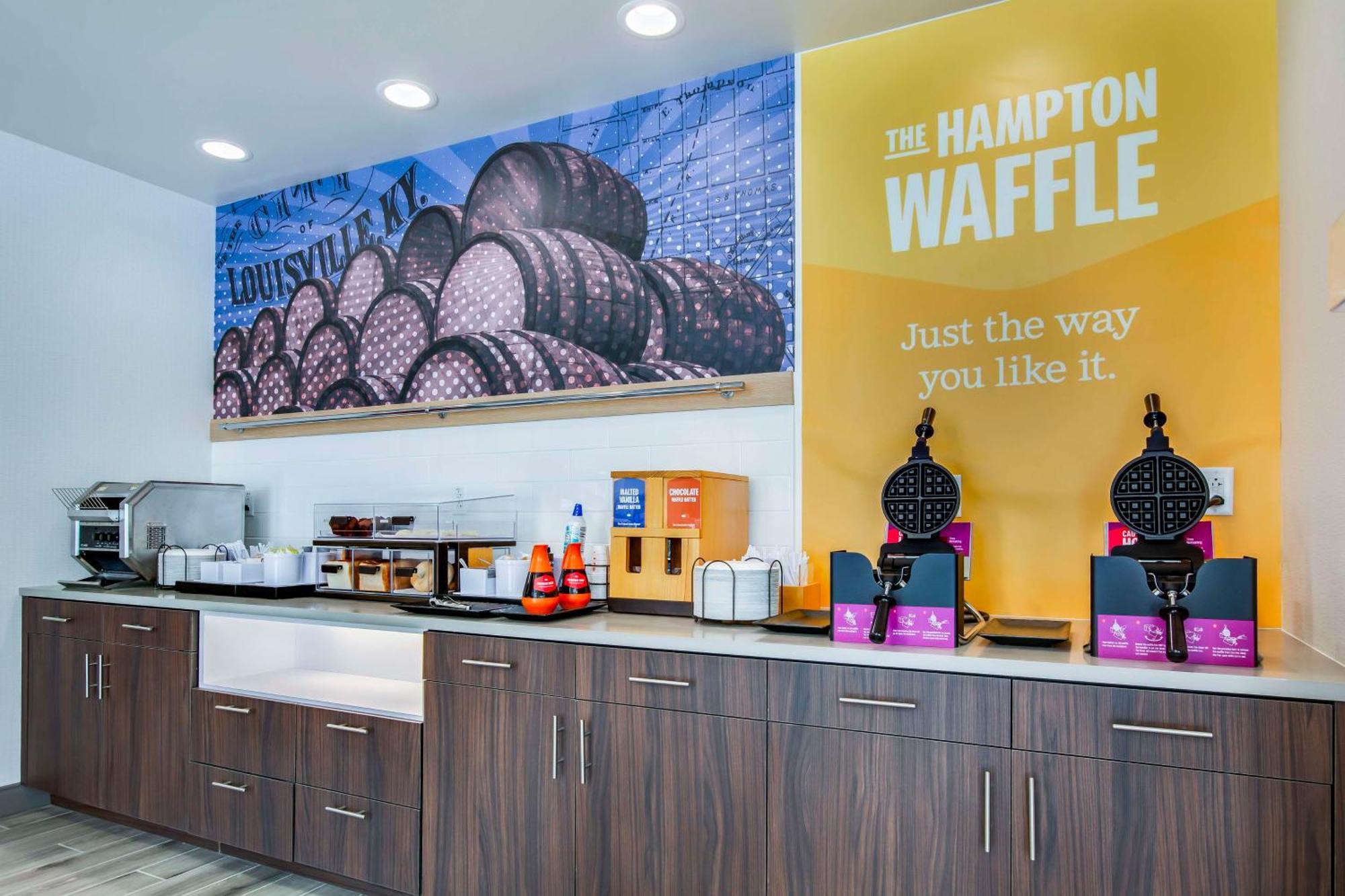 Hampton Inn & Suites By Hilton Louisville East Oxmoor 외부 사진