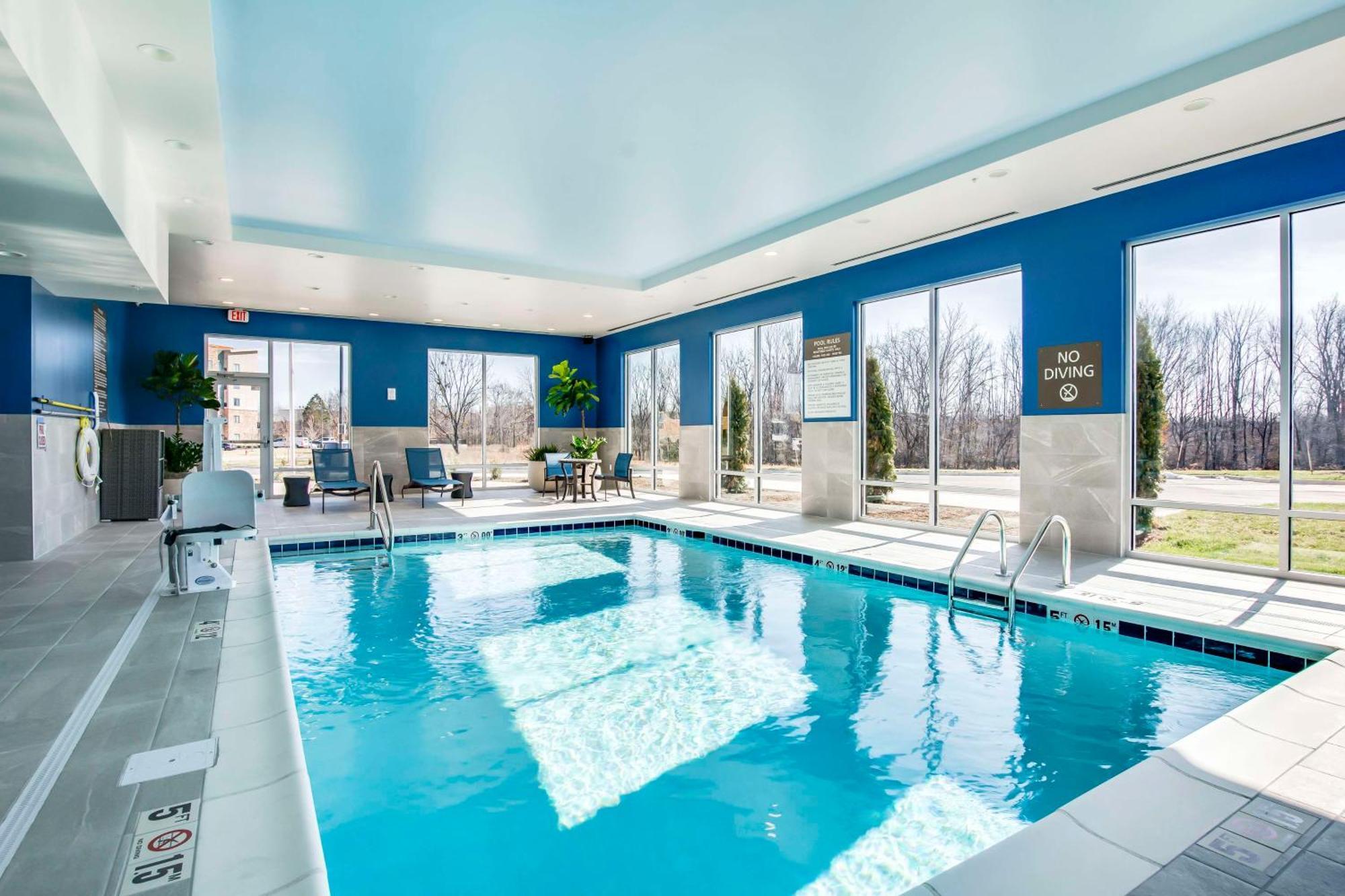 Hampton Inn & Suites By Hilton Louisville East Oxmoor 외부 사진
